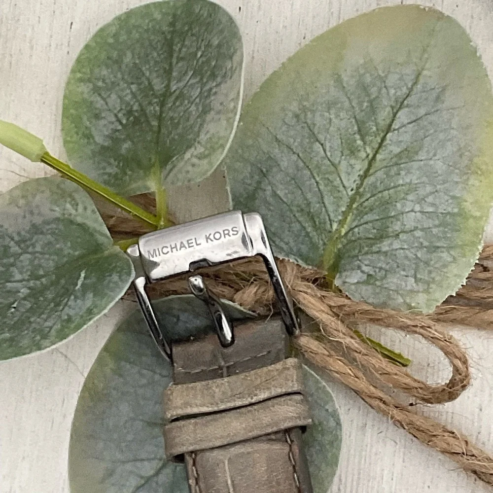 Michael Kors Sawyer Gray Leather Women’s watch all stainless‎ steel 251509 used